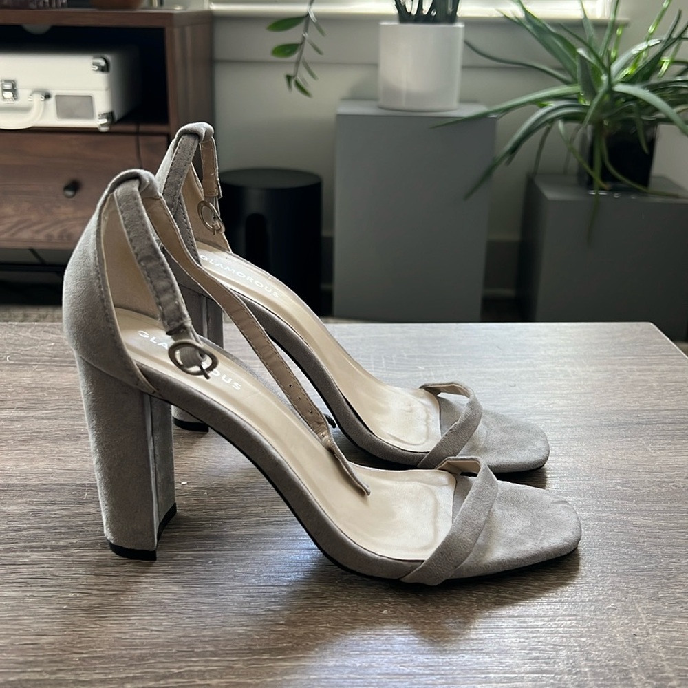 Glamorous block heeled gray sandal size 10